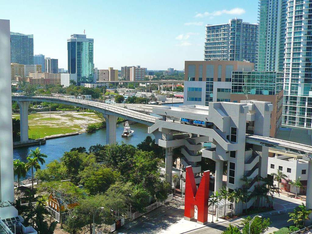 Riverwalk_Metromover_station_Downtown_Miami.jpg